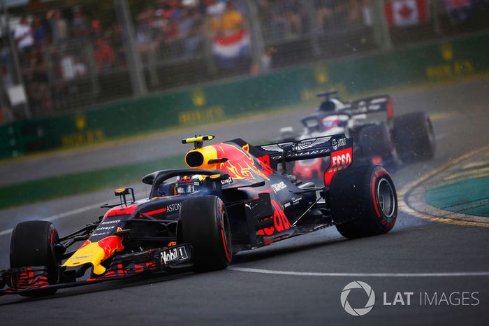 Max Verstappen, Red Bull Racing RB14 Tag Heuer, Romain Grosjean, Haas F1 Team VF-18 Ferrari