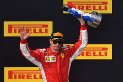 Podio: tercer lugar Kimi Raikkonen, Ferrari celebran
