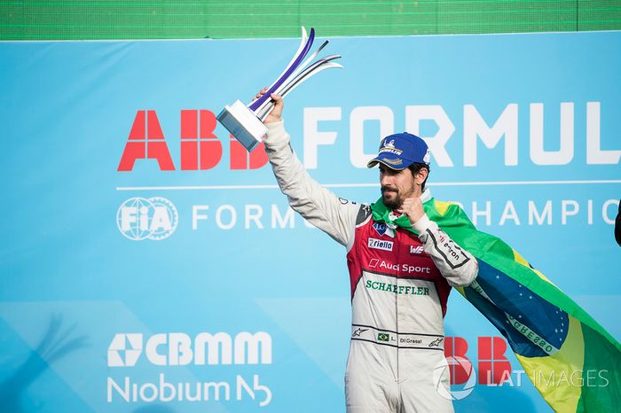 Lucas di Grassi, Audi Sport ABT Schaeffler, celebra en el podio