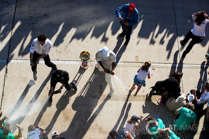 Toto Wolff, Mercedes AMG F1, Valtteri Bottas, Mercedes AMG F1, Lewis Hamilton, Mercedes AMG F1, Niki