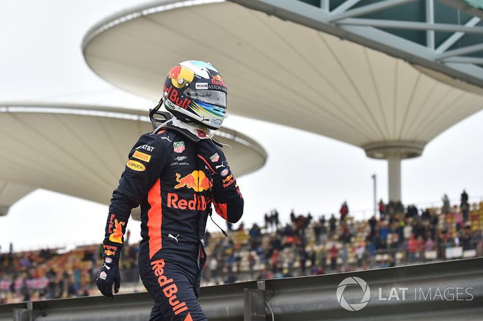 Daniel Ricciardo, Red Bull Racing detenido  en la pista en la PL3