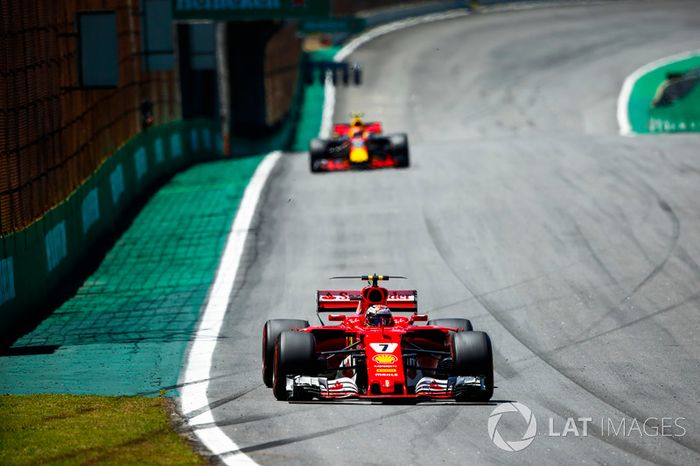 Kimi Raikkonen, Ferrari SF70H, Max Verstappen, Red Bull Racing RB13