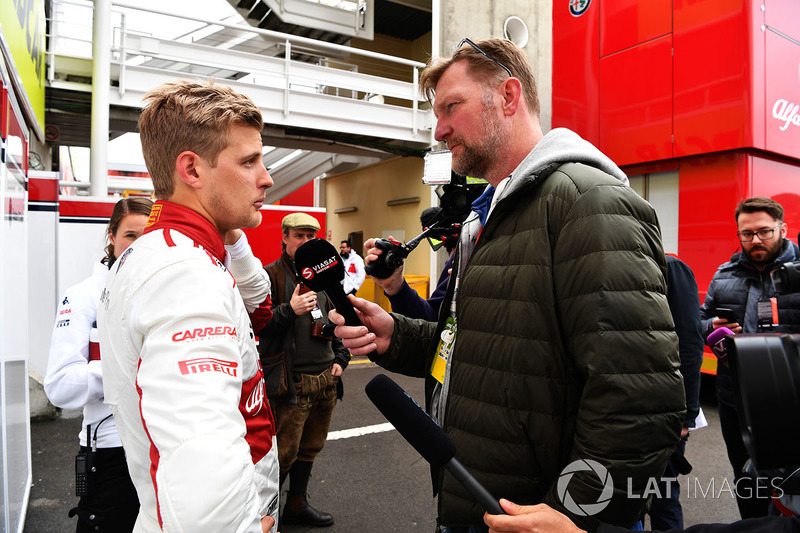 Marcus Ericsson, Alfa Romeo Sauber F1 Team talks with the media