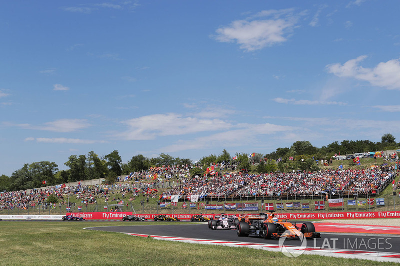Fernando Alonso, McLaren MCL32, Sergio Perez, Sahara Force India F1 VJM10