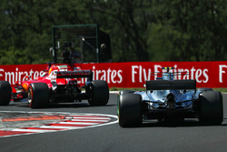 Sebastian Vettel, Ferrari SF70-H ve Valtteri Bottas, Mercedes-Benz F1 W08 Hybrid