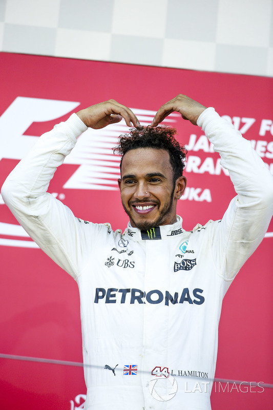 Race winner Lewis Hamilton, Mercedes AMG F1 with the Mobot