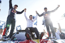 Les vainqueurs Stéphane Peterhansel, Jean-Paul Cottret, Peugeot Sport avec Bruno Famin