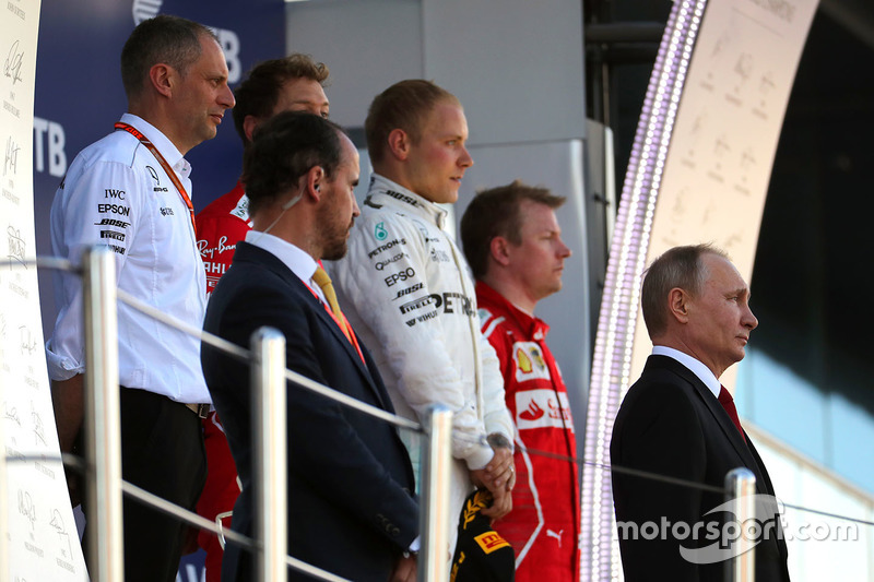 Vladimir Putin, President of Russia, race winner Valtteri Bottas, Mercedes AMG F1, Sebastian Vettel, Ferrari, Kimi Raikkonen, Ferrari, Tony Ross, Mercedes AMG F1 Race Engineer