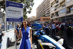 Gridgirl voor Sébastien Buemi, Renault e.Dams