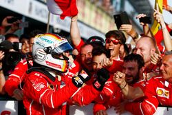 El ganador Sebastian Vettel, Ferrari