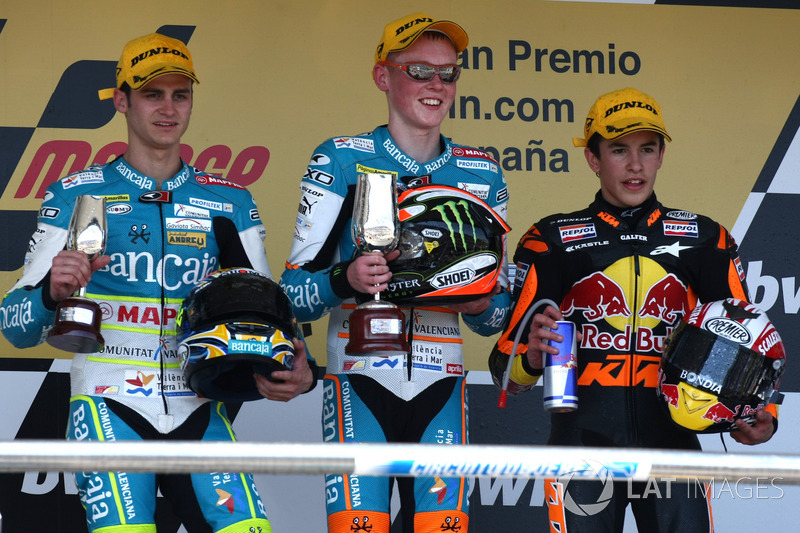 Podium : le second Sergio Gadea, le vainqueur Bradley Smith, le troisième Marc Marquez