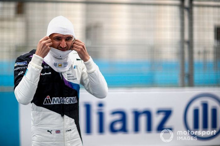 Jake Dennis, BMW I Andretti Motorsport, en la parrilla