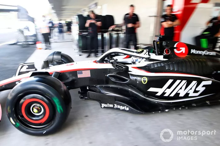 Oliver Bearman, Haas VF-23, sale del garaje