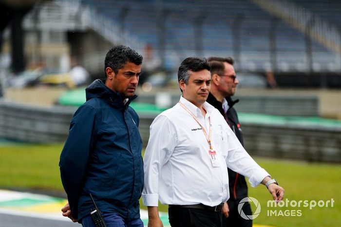 Michael Masi, Director de Carrera camina por la pista 