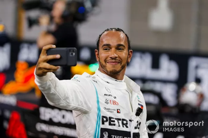 Ganador de la pole Lewis Hamilton, Mercedes AMG F1 W10