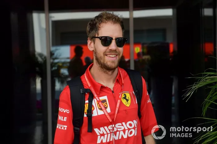 Em 2020, o alemão também encara seu último ano de contrato com a Ferrari, deixando as portas abertas ao inglês.