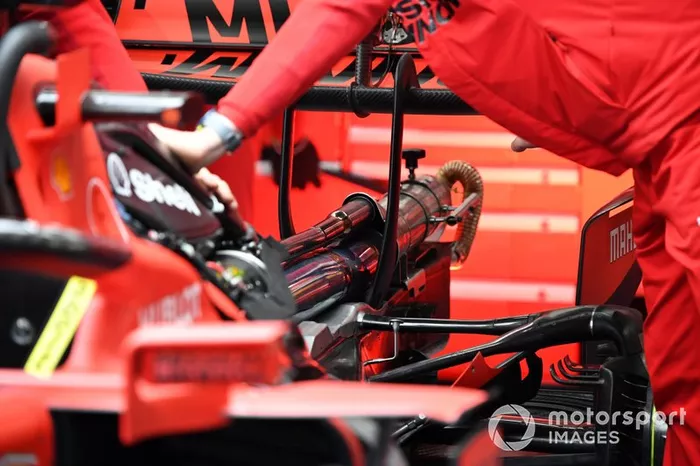 Los escapes del coche de Sebastian Vettel, Ferrari SF1000 