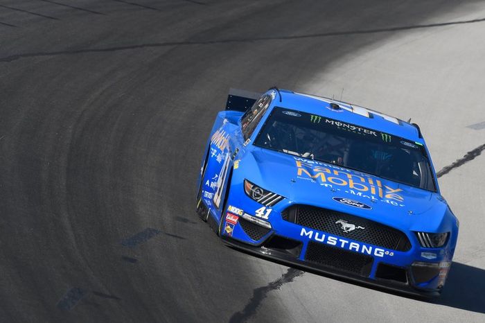  Daniel Suarez, Stewart-Haas Racing, Ford Mustang Walmart Family Mobile