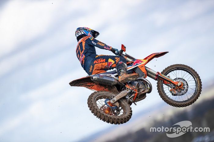El MXGP aplazó hasta octubre las citas que iban a disputarse en abril en España y Portugal. Y la Real Federación Motociclista Española anunció que suspendía todos sus eventos de marzo.