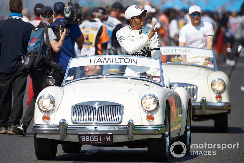 Lewis Hamilton, Mercedes AMG F1, en el desfile de pilotos