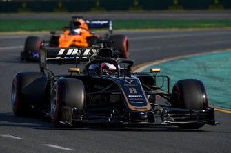 Romain Grosjean, Haas F1 Team VF-19, Carlos Sainz Jr., McLaren MCL34