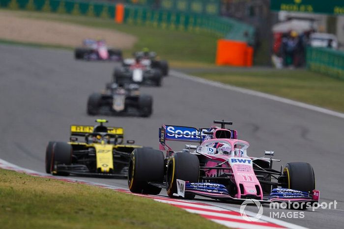 Sergio Perez, Racing Point RP19, y Nico Hulkenberg, Renault F1 Team R.S. 19