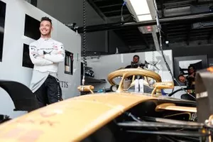 Andre Lotterer aux côtés de sa DS TECHEETAH DS E-Tense FE19