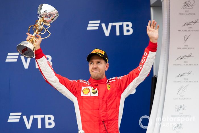 Podio: tercer lugar Sebastian Vettel, Ferrari