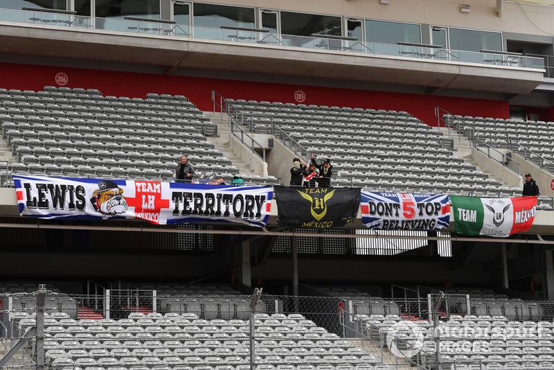 Lewis Hamilton, Mercedes AMG F1 fans and banners 