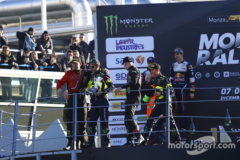 I vincitori Valentino Rossi, Carlo Cassina, al secondo posto Teemu Suninen, Marko Salminen, al terzo posto Roberto Brivio, Luca Brivio