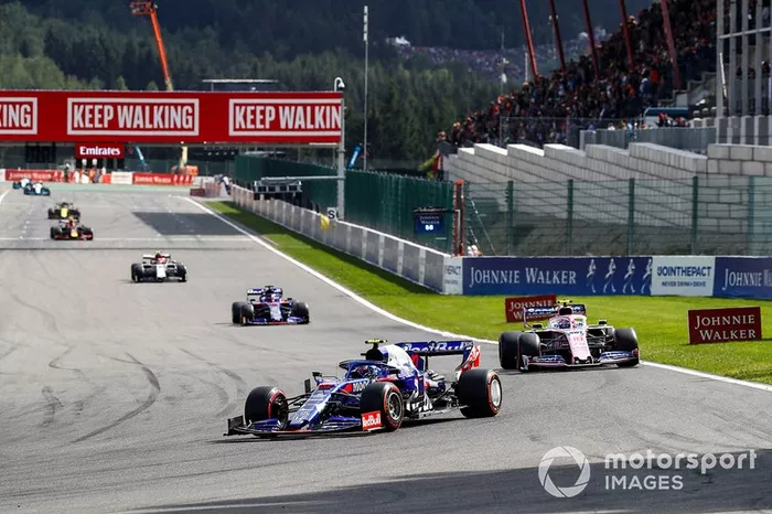 Pierre Gasly, Toro Rosso STR14, lidera Lance Stroll, Racing Point RP19 y Daniil Kvyat, Toro Rosso STR14 