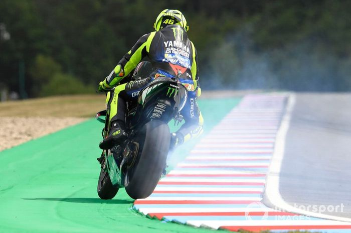 Valentino Rossi, Yamaha Factory Racing, rompe el motor
