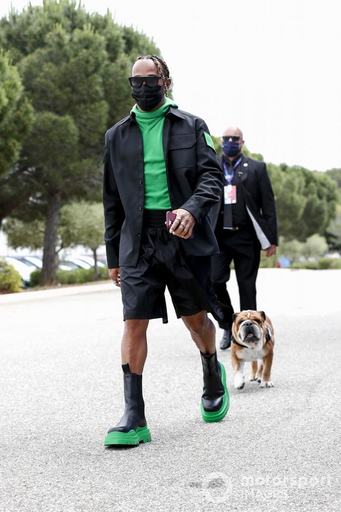 Lewis Hamilton, Mercedes con su perro Roscoe