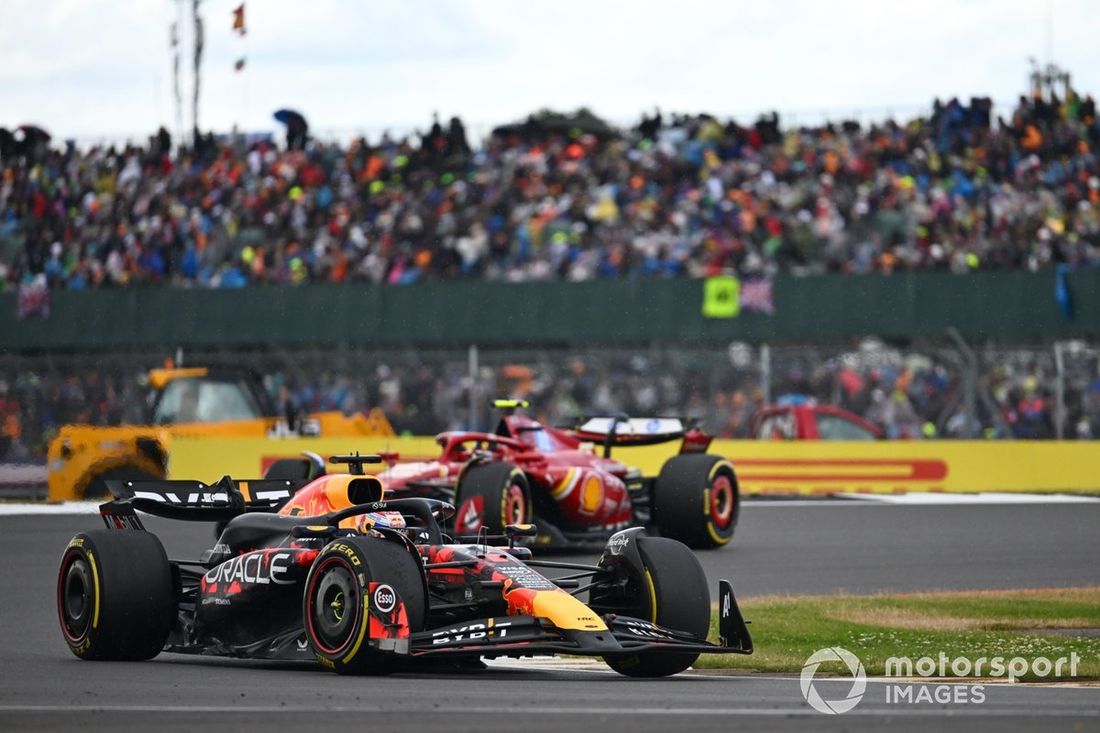 Max Verstappen, Red Bull Racing RB20, Carlos Sainz, Ferrari SF-24