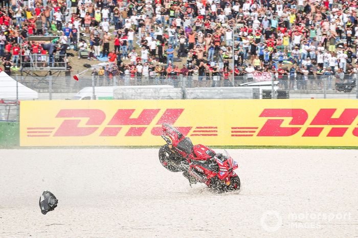 Francesco Bagnaia, caída del equipo Ducati