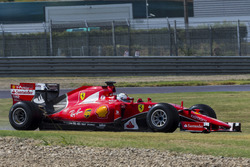 Sebastian Vettel, Ferrari pruebas de la especificación de Pirelli 2017