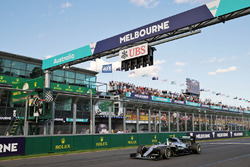 Winnaar Nico Rosberg, Mercedes AMG F1 W07 aan de finish