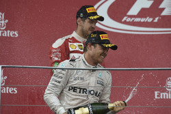 Победитель гонки - Нико Росберг, Mercedes AMG F1 празднует на подиуме