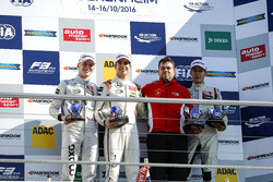 Podium del campeonato: Campeón, Lance Stroll, Prema Powerteam Dallara F312 - Mercedes-Benz; segundo,
