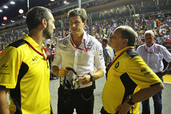 Cyril Abiteboul, Renault Sport F1 Managing Director met Toto Wolff, directeur Mercedes AMG F1 en Fre