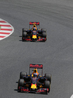 Daniel Ricciardo, Red Bull Racing RB12 en ploegmaat Max Verstappen, Red Bull Racing RB12