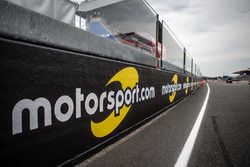 Motorsport.com banners en la pista