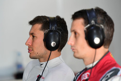 #8 Audi Sport Team Joest Audi R18 e-tron quattro: Лоик Дюваль, Оливер Джарвис