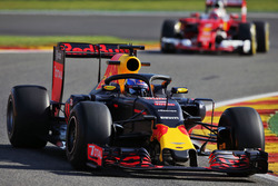 Daniel Ricciardo, Red Bull Racing RB12 met de halo cockpitbescherming