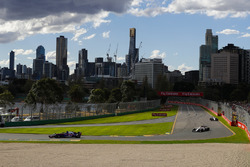 Pierre Gasly, Toro Rosso STR13 Honda, Charles Leclerc, Sauber C37 Ferrari, y Sergey Sirotkin, Willia