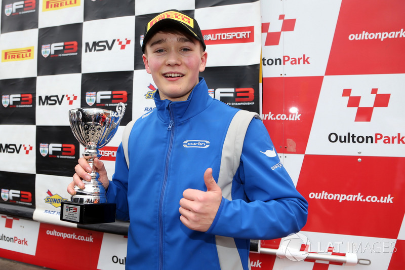 Podio: tercer lugar Billy Monger, Carlin