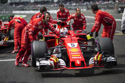 Sebastian Vettel, Ferrari SF70H, Ferrari mekanikerleri