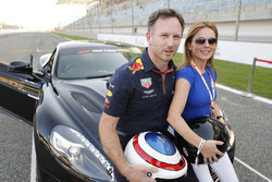 Geri Horner si prepara per un Hot Lap in una Aston Martin Vanquish S guidata dal marito Christian Horner