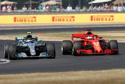 Valtteri Bottas, Mercedes AMG F1 W09, Sebastian Vettel, Ferrari SF71H