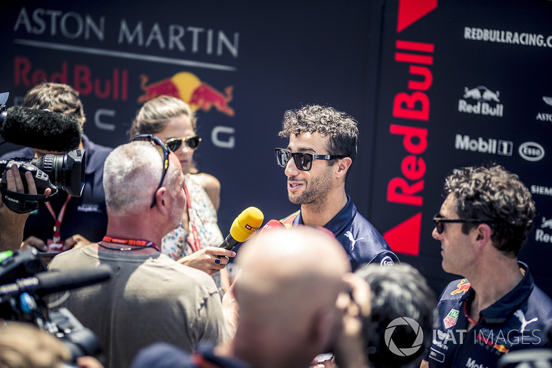 Daniel Ricciardo, Red Bull Racing talks with the media